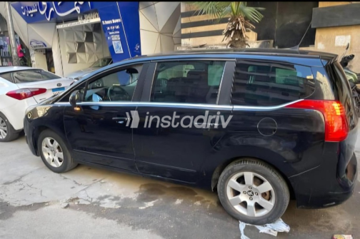 بيجو 5008 2015 أسود أوتوماتيك مستعملة للبيع في الإسكندرية - 8