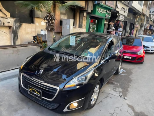 بيجو 5008 2015 أسود أوتوماتيك مستعملة للبيع في الإسكندرية - 9