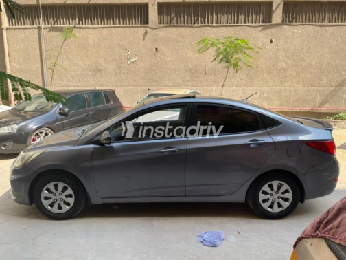 هيونداي اكسنت RB 2015 رمادي غامق أوتوماتيك مستعملة للبيع في الزقازيق - 3