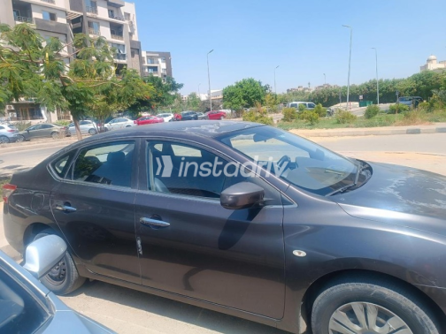 Nissan Sentra 2020 White Automatic Used for Sale in Cairo - 3
