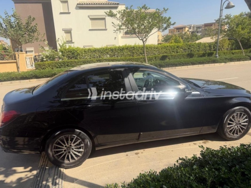 Mercedes C 180 2020 Black Automatic Used for Sale in Cairo - 6