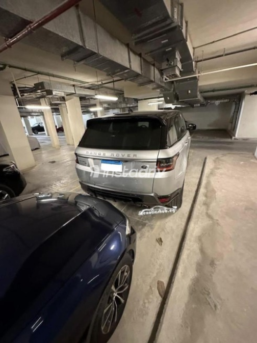 Land Rover Range Rover Sport 2020 Silver Automatic Used for Sale in Sheikh Zayed City - 3