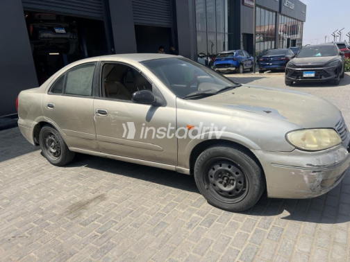Nissan Sunny 2006 Gold Manual Used for Sale in Cairo - 1