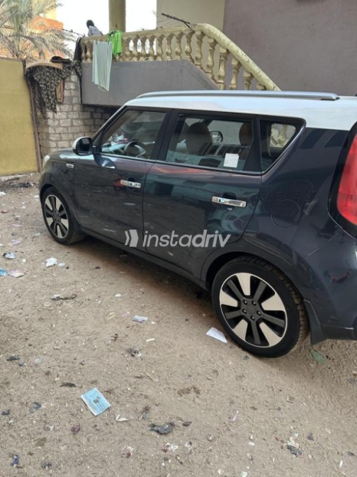 Kia Soul 2015 Dark Blue Automatic Used for Sale in Sharqia - 3