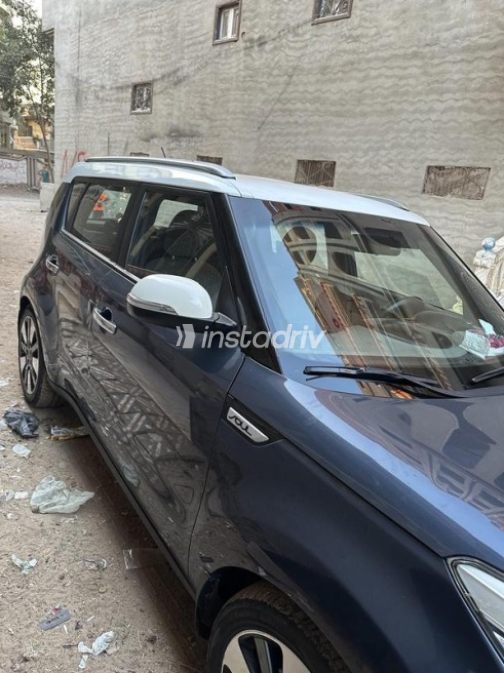 Kia Soul 2015 Dark Blue Automatic Used for Sale in Sharqia - 4