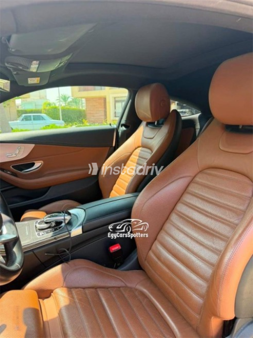 Mercedes C 300 2020 Red Automatic Used for Sale in Cairo - 2
