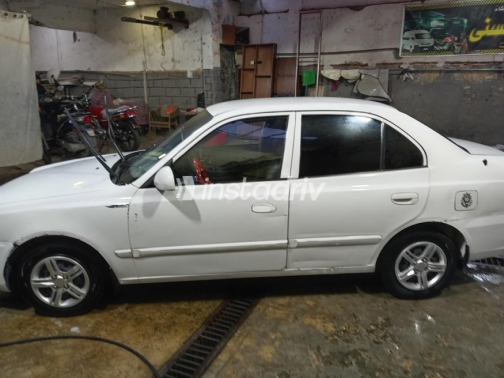 Hyundai Verna 2017 White Manual Used for Sale in Imbaba - 3