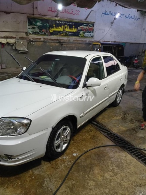 Hyundai Verna 2017 White Manual Used for Sale in Imbaba - 8