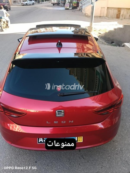 Seat Leon 2020 Burgundy Automatic Used for Sale in Damietta - 5