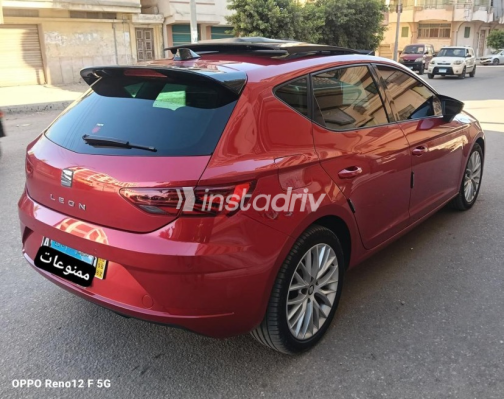 Seat Leon 2020 Burgundy Automatic Used for Sale in Damietta - 7
