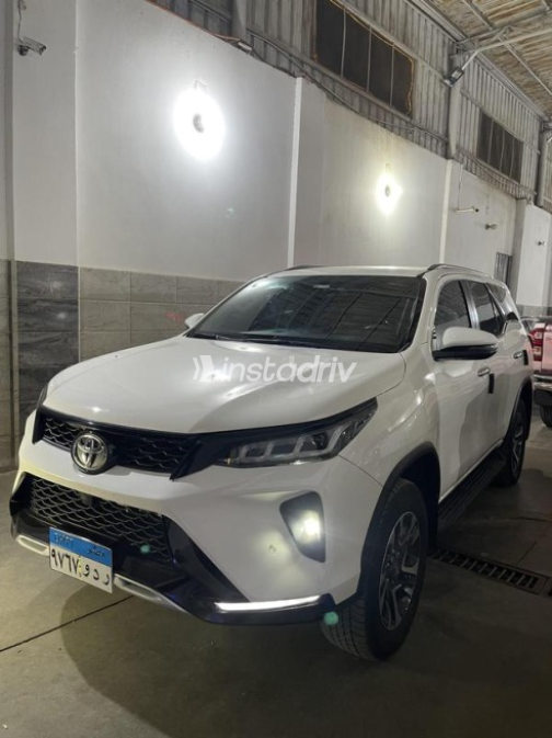Toyota Fortuner 2026 White Automatic Used for Sale in El Senbellawein - 2