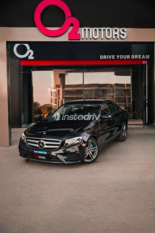Mercedes E 350 2017 Black Automatic Used for Sale in Cairo - 2