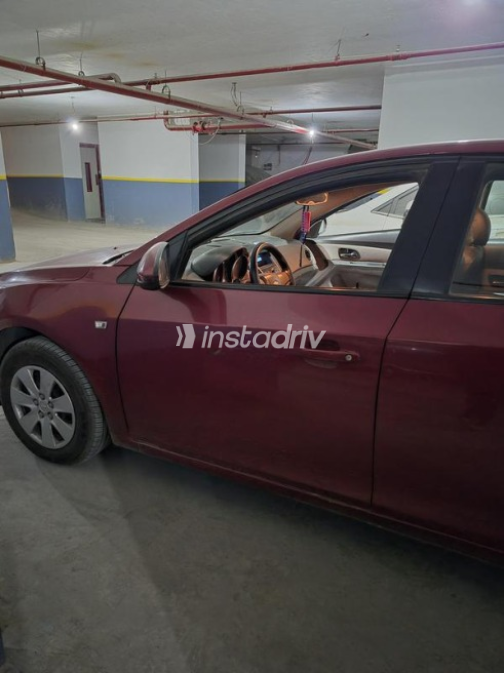 Chevrolet Cruze 2010 Burgundy Automatic Used for Sale in Helwan - 3