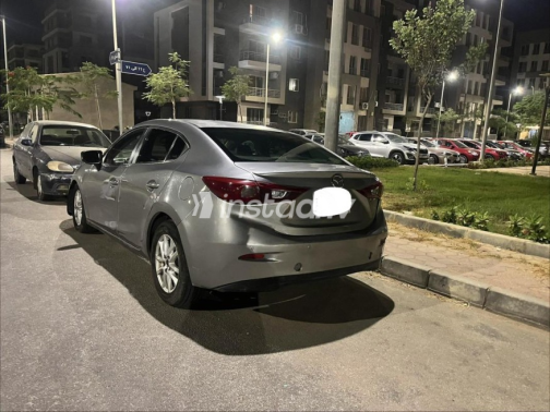 Mazda 3 2017 Silver Automatic Used for Sale in Sheikh Zayed City - 3