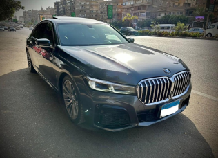 بي ام دبليو 740 2018 رمادي أوتوماتيك مستعملة للبيع في القاهرة