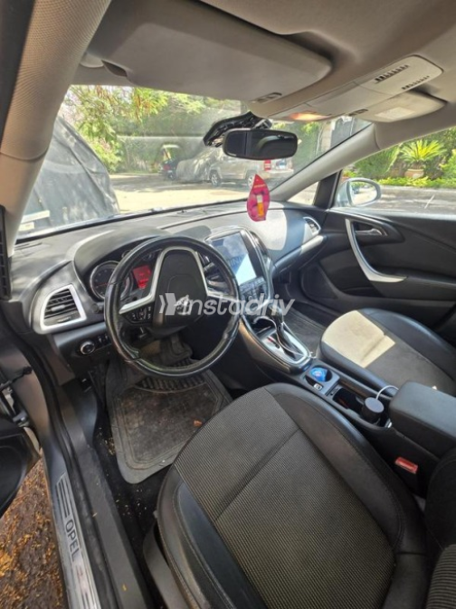 Opel Astra 2013 White Automatic Used for Sale in Al Shorouk - 3