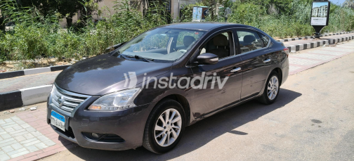 Nissan Sentra 2017 Gray Automatic Used for Sale in Greater Cairo ( Cairo + Giza) - 4