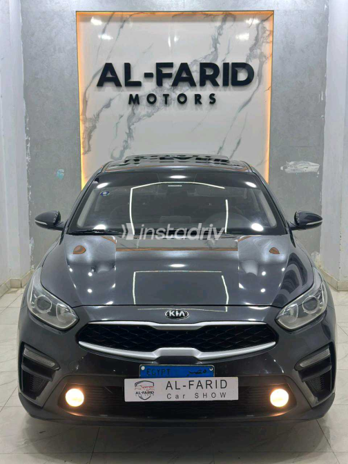 Kia Grand Cerato 2019 Gray Automatic Used for Sale in Greater Cairo ( Cairo + Giza) - 4