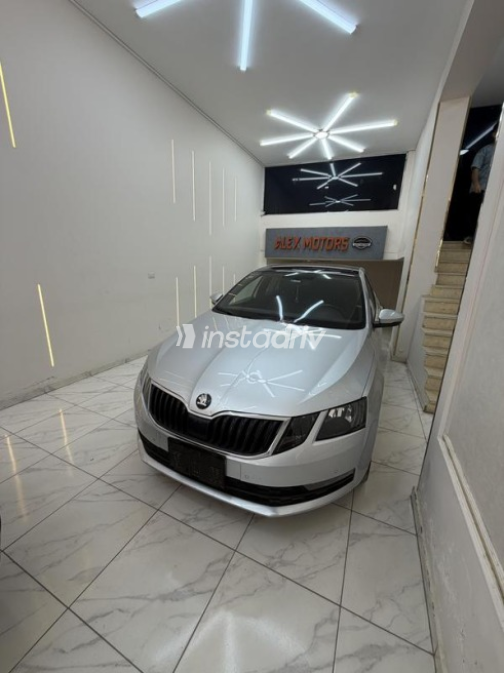Skoda Octavia 2020 Silver Automatic Used for Sale in Alexandria - 9