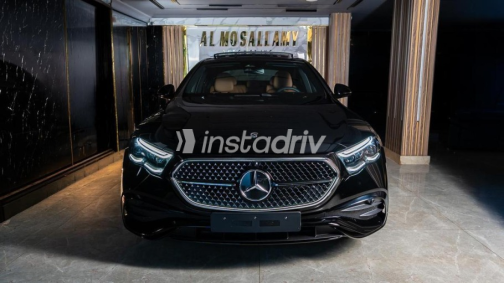 Mercedes E 200 2024 Black Automatic Used for Sale in Cairo - 1