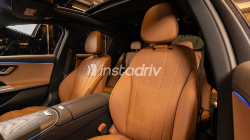 Mercedes E 200 2024 Black Automatic Used for Sale in Cairo - 5