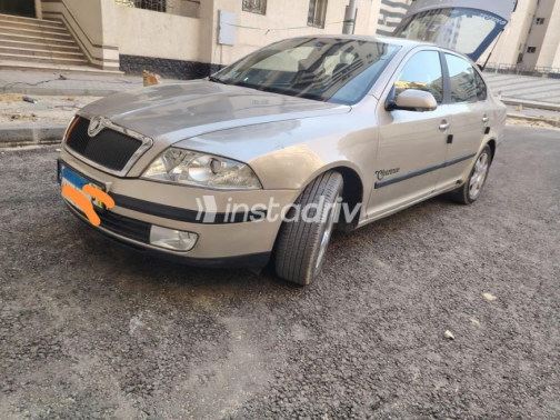 Skoda Octavia A5 2005 Gold Manual Used for Sale in Greater Cairo ( Cairo + Giza) - 5