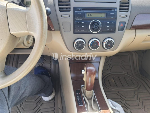 Nissan Bluebird 2009 Silver Automatic Used for Sale in Mohandessin - 3