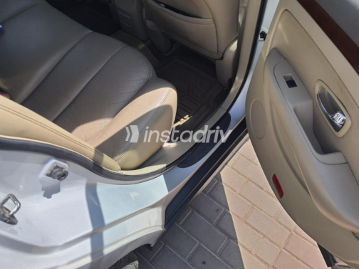 Nissan Bluebird 2009 Silver Automatic Used for Sale in Mohandessin - 10
