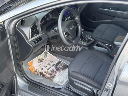 Hyundai Elantra 2018 Gray Automatic Used for Sale in Nasr city - 9