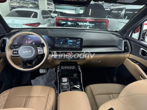 Kia Sorento 2024 White Automatic Used for Sale in Cairo - 3