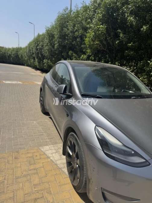 تسلا Model Y 2024 رمادي غامق أوتوماتيك مستعملة للبيع في العبور - 2
