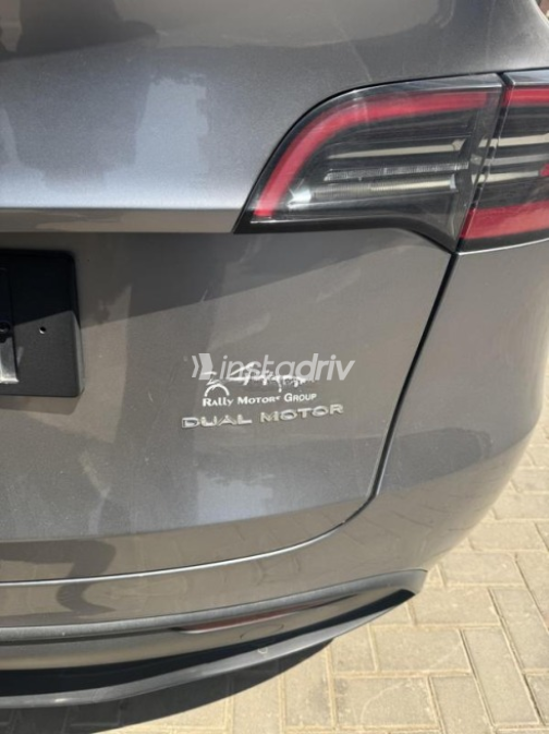 تسلا Model Y 2024 رمادي غامق أوتوماتيك مستعملة للبيع في العبور - 3