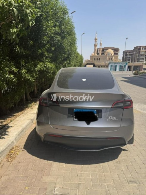 تسلا Model Y 2024 رمادي غامق أوتوماتيك مستعملة للبيع في العبور - 4