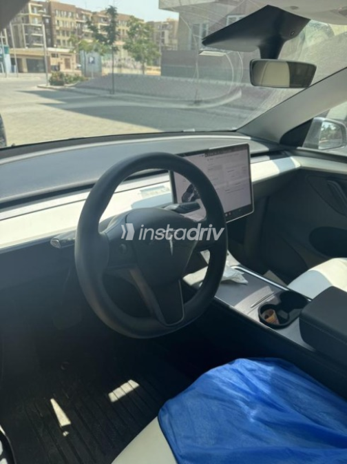 تسلا Model Y 2024 رمادي غامق أوتوماتيك مستعملة للبيع في العبور - 6