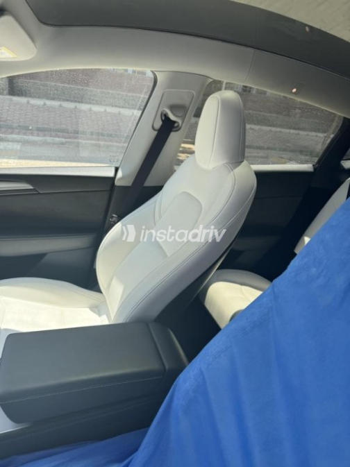 تسلا Model Y 2024 رمادي غامق أوتوماتيك مستعملة للبيع في العبور - 7