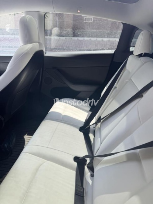 تسلا Model Y 2024 رمادي غامق أوتوماتيك مستعملة للبيع في العبور - 9