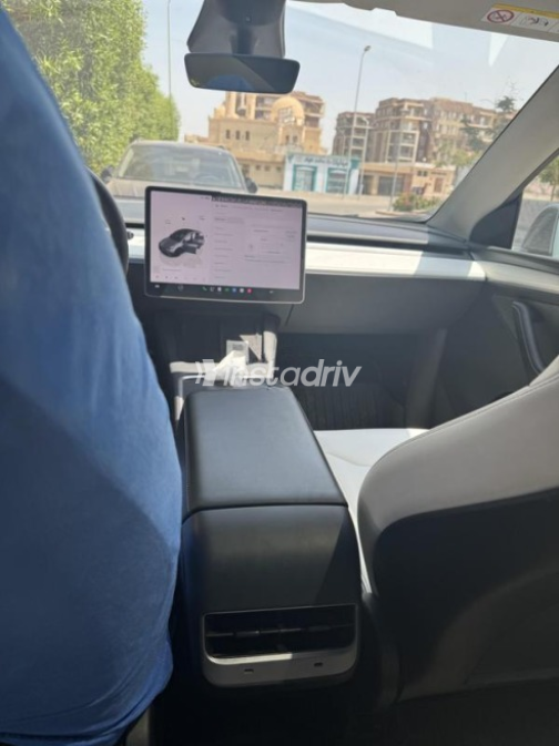 تسلا Model Y 2024 رمادي غامق أوتوماتيك مستعملة للبيع في العبور - 10