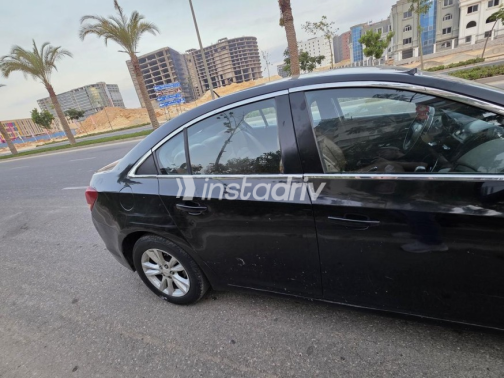 Chevrolet Cruze 2014 Black Automatic Used for Sale in Greater Cairo ( Cairo + Giza) - 3