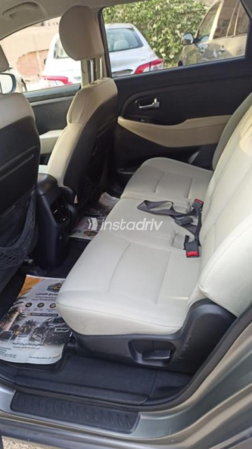 Kia Carens 2014 Gray Automatic Used for Sale in Heliopolis - 5