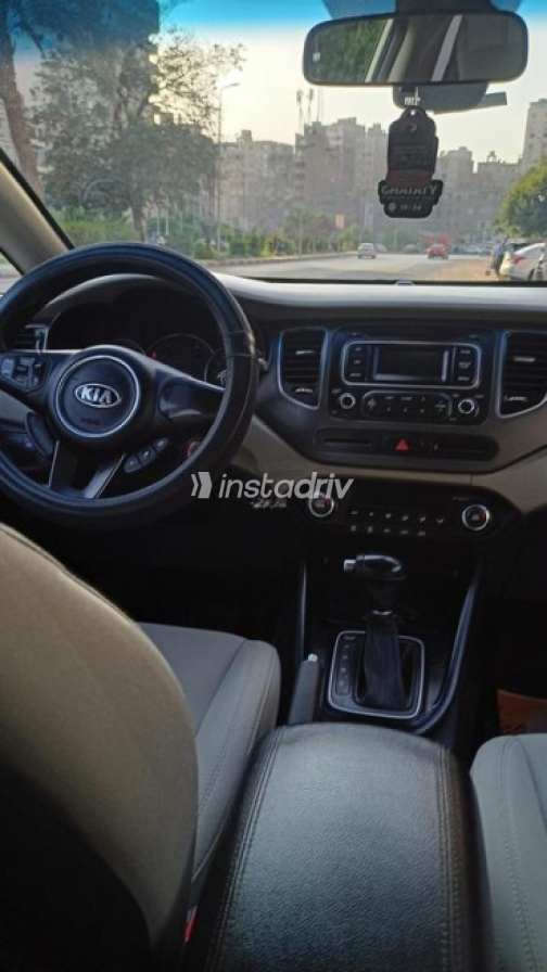 Kia Carens 2014 Gray Automatic Used for Sale in Heliopolis - 6