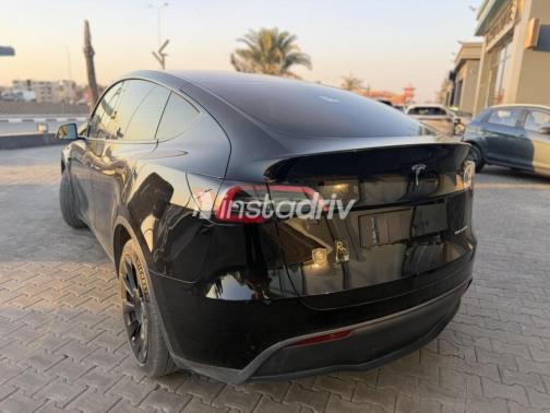 تسلا Model Y 2023 أسود أوتوماتيك مستعملة للبيع في القاهرة - 2
