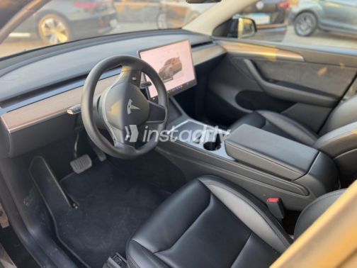 تسلا Model Y 2023 أسود أوتوماتيك مستعملة للبيع في القاهرة - 7