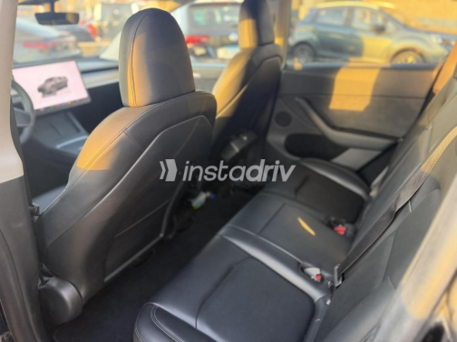 تسلا Model Y 2023 أسود أوتوماتيك مستعملة للبيع في القاهرة - 8