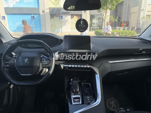 Peugeot 3008 2022 Red Automatic Used for Sale in Cairo - 5