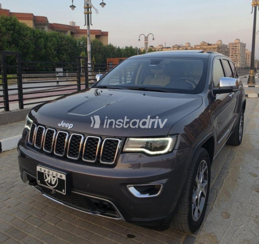 Jeep Grand Cherokee 2022 Gray Automatic Used for Sale in Cairo - 2