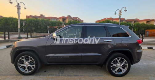 Jeep Grand Cherokee 2022 Gray Automatic Used for Sale in Cairo - 4