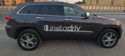 Jeep Grand Cherokee 2022 Gray Automatic Used for Sale in Cairo - 5