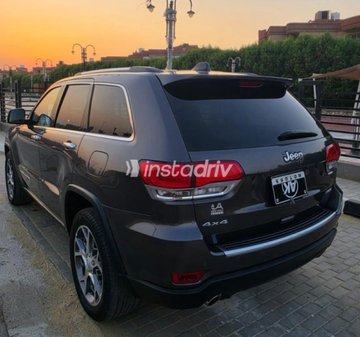Jeep Grand Cherokee 2022 Gray Automatic Used for Sale in Cairo - 7