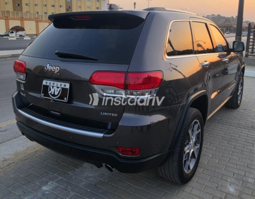 Jeep Grand Cherokee 2022 Gray Automatic Used for Sale in Cairo - 8