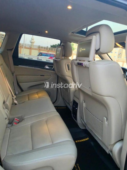 Jeep Grand Cherokee 2022 Gray Automatic Used for Sale in Cairo - 10